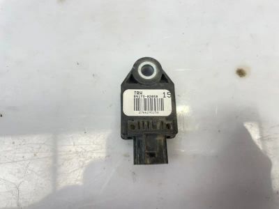 Лот: 25065018. Фото: 1. датчик airbag toyota corolla ZRE151L. Двигатель и элементы двигателя