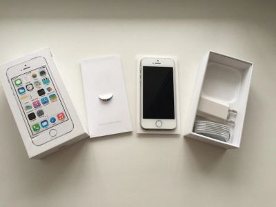 Лот: 6294578. Фото: 1. Iphone 5s silver 16gb обмен на... Смартфоны