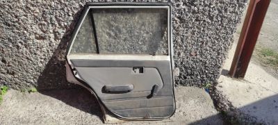 Лот: 19113906. Фото: 1. Задние двери Toyota Carina et176. Кузов