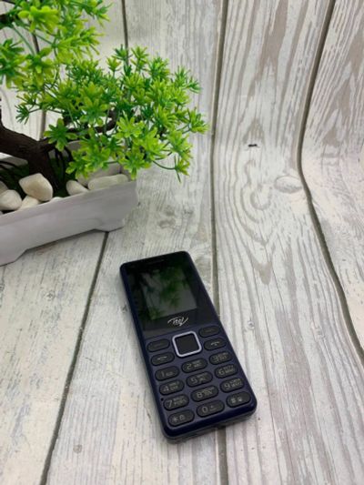 Лот: 25666423. Фото: 1. Кнопочный телефон itel. Кнопочные мобильные телефоны