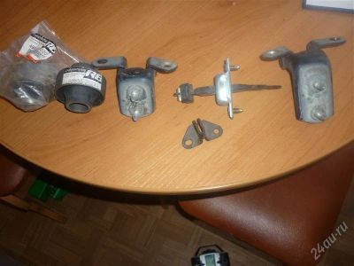 Лот: 1675379. Фото: 1. Петли двери и пара сайлентблоков... Другое (автозапчасти)