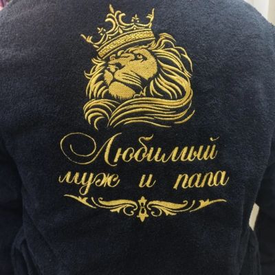 Лот: 20974919. Фото: 1. Махровый халат черный с вышивкой... Кеды, кроссовки, слипоны