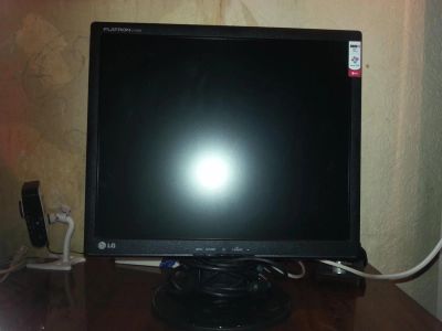 Лот: 3790065. Фото: 1. Почти новый жк монитор LG Flatron... ЖК-мониторы