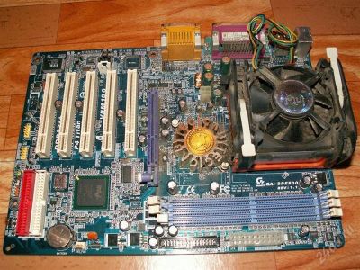 Лот: 900501. Фото: 1. Gigabyte GA-8PE800, sok 478... Материнские платы