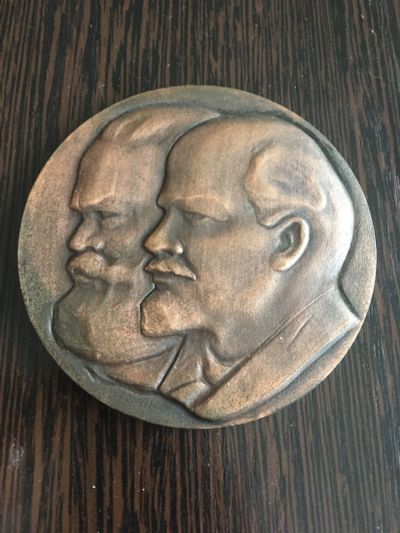 Лот: 19885619. Фото: 1. Памятная медаль Ленин Карл Маркс... Памятные медали