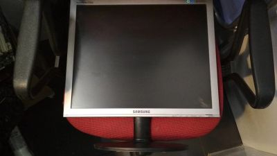 Лот: 16857607. Фото: 1. Монитор Samsung вроде 17ти дюймовый. ЖК-мониторы