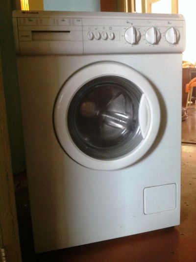 Лот: 3572446. Фото: 1. Стиральная машина Indesit узкая. Стиральные машины