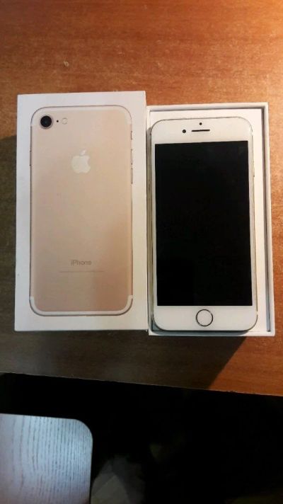 Лот: 12007907. Фото: 1. Iphone 7 Gold. Смартфоны