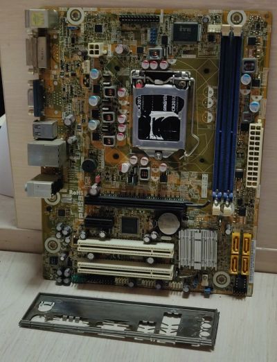 Лот: 19359252. Фото: 1. Мат. плата Pegatron LGA1155 IPMSB-H61... Материнские платы