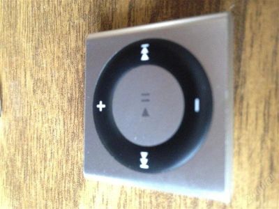 Лот: 2623668. Фото: 1. ipod shuffle 4g (оригинал). Плееры