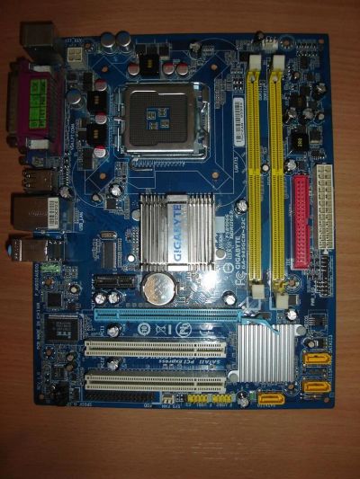 Лот: 3783343. Фото: 1. Материнская плата Gigabyte ga-945gcm-s2c. Материнские платы