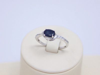 Лот: 14751372. Фото: 1. СЕРЕБРЯНОЕ КОЛЬЦО С САПФИРОМ И... Кольца, перстни