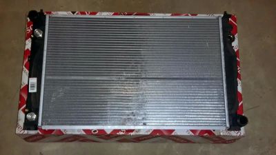 Лот: 10882991. Фото: 1. Радиатор двигателя Passat B5 1996-2005... Двигатель и элементы двигателя