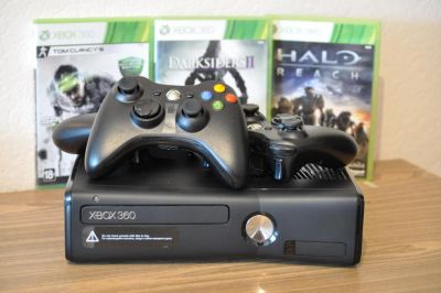 Лот: 9693170. Фото: 1. Игровая консоль XBOX 360 + 3 геймпада... Консоли