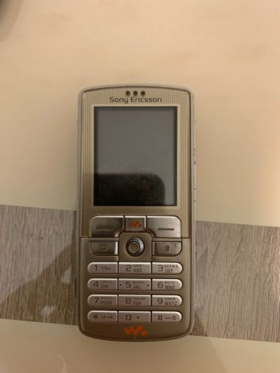 Лот: 15615211. Фото: 1. SonyEricsson W700. Кнопочные мобильные телефоны