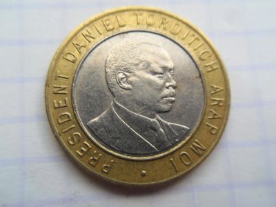 Лот: 9598491. Фото: 1. Кения 10 шиллингов 1994. Африка