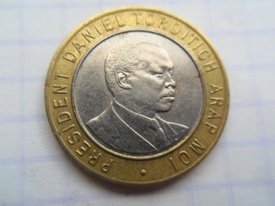 Лот: 9598491. Фото: 1. Кения 10 шиллингов 1994. Африка