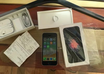 Лот: 10917678. Фото: 1. Apple iPhone se 32 гб серый новый... Смартфоны
