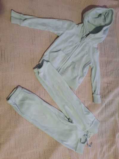 Лот: 17146023. Фото: 1. Велюровый костюм,H&M. Костюмы, пиджаки, комбинезоны