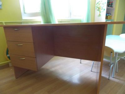 Лот: 9919735. Фото: 1. Продам письменный стол. Компьютерные и письменные столы