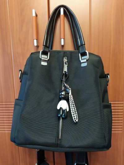 Лот: 16441707. Фото: 1. Новая сумка-рюкзак с брелком. Сумки