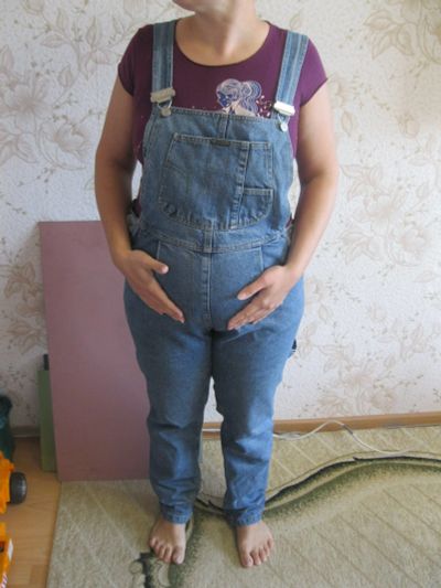 Лот: 11870622. Фото: 1. комбинезон джинсовый для беременных... Брюки, капри, комбинезоны