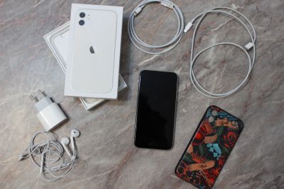 Лот: 18920459. Фото: 1. Iphone 11 128 Гб White. Смартфоны