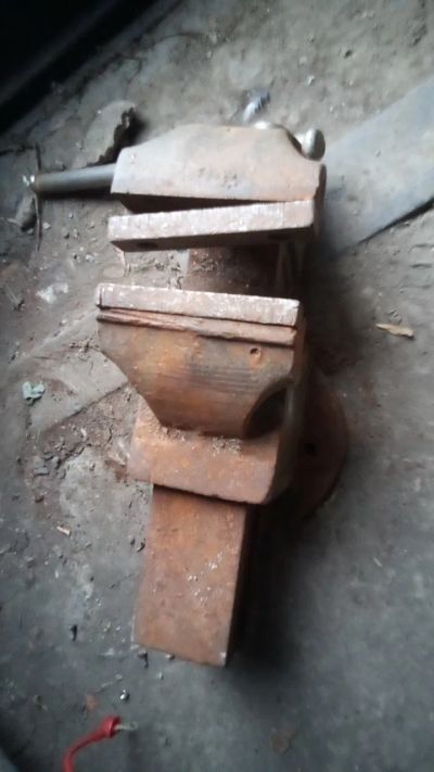 Лот: 21041095. Фото: 1. Тиски большие. Ручной инструмент
