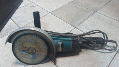 Лот: 4565456. Фото: 1. Продам шлифовальную машину Makita... Электроинструмент