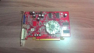 Лот: 4694648. Фото: 1. Radeon X700 SE 256Mb. Видеокарты