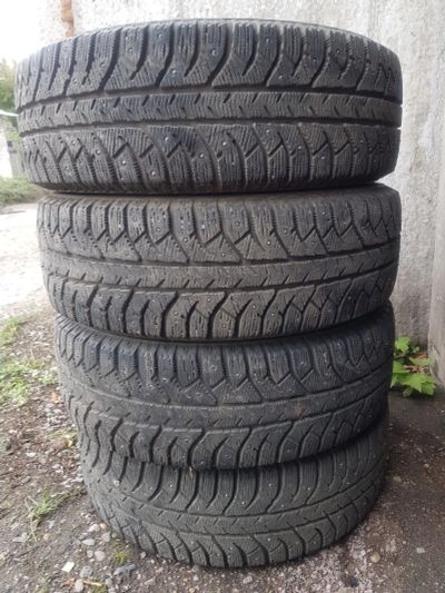 Лот: 14573119. Фото: 1. Шины зимние Bridgestone Ice Cruiser... Шины