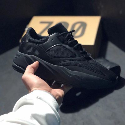 Лот: 12368154. Фото: 1. Кроссовки Adidas Yeezy Boost 700... Кеды, кроссовки, слипоны