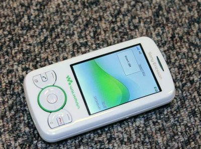 Лот: 1166328. Фото: 1. sony ericsson w100i spiro. обмен... Кнопочные мобильные телефоны
