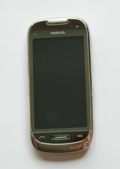Лот: 5764634. Фото: 1. Nokia c7 c зарядкой и USB-шнурком. Смартфоны