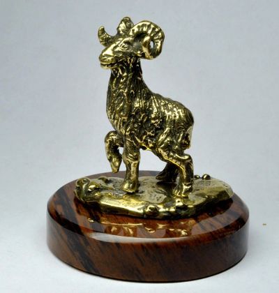 Лот: 4724016. Фото: 1. Фигурка Баран на двойной подставке. Фигурки, статуэтки