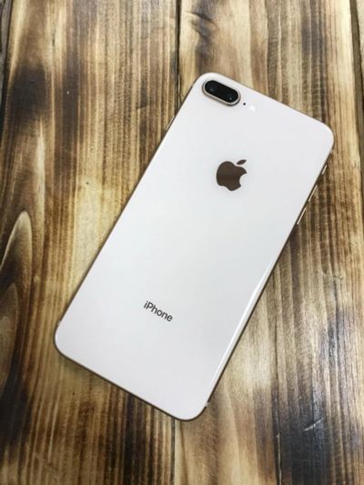 Лот: 14648364. Фото: 1. iPhone 8 Plus 64 Gb Gold идеальное... Смартфоны