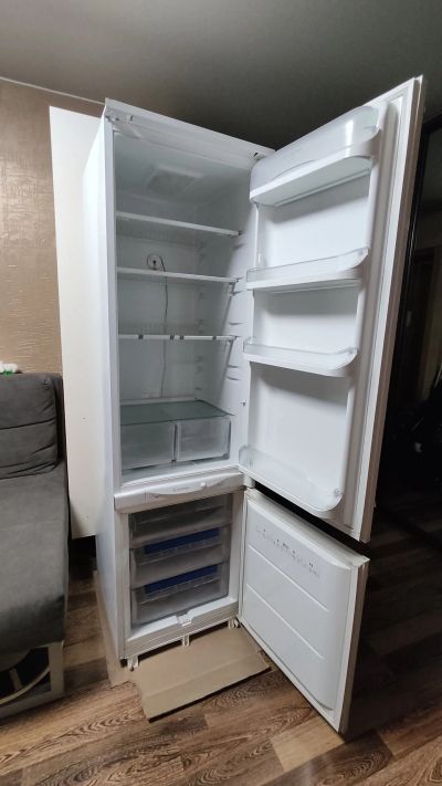 Лот: 21589182. Фото: 1. Встраиваемый холодильник Ariston... Холодильники, морозильные камеры