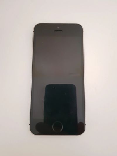 Лот: 14622090. Фото: 1. iPhone se. Смартфоны