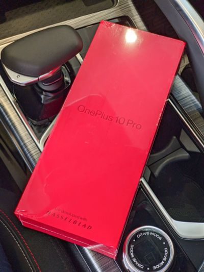 Лот: 19235632. Фото: 1. OnePlus 10 Pro 8/128 чёрный запечатанный... Смартфоны