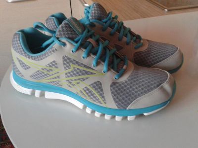 Лот: 4909178. Фото: 1. Женские кроссовки Reebok. Кеды, кроссовки, слипоны