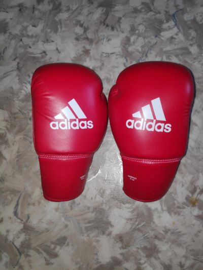 Лот: 16382947. Фото: 1. Боксерские перчатки adidas adiBK01... Перчатки