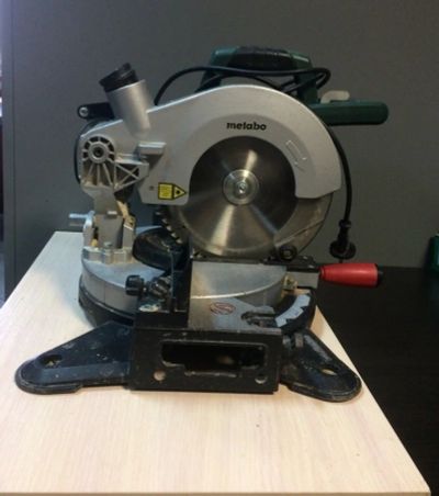 Лот: 12887504. Фото: 1. Торцовочная пила Metabo KS 216... Электроинструмент