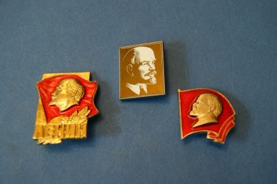 Лот: 5363491. Фото: 1. Значки " В И Ленин " 3 штуки... Сувенирные