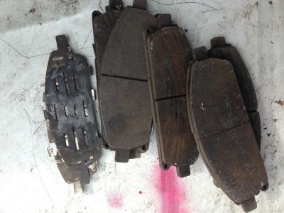 Лот: 13759249. Фото: 1. Колодки тормозные перед б/у комплект... Тормозная система