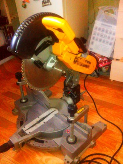 Лот: 19117421. Фото: 1. Пила торцовочная DeWalt DW716QS. Электроинструмент