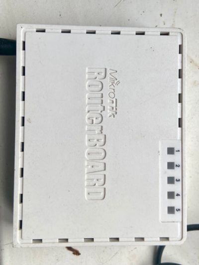 Лот: 25084248. Фото: 1. MikroTik RB750. Маршрутизаторы (роутеры)