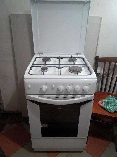 Лот: 6780174. Фото: 1. Газовая плита Indesit K1G2 W R. Плиты, духовые шкафы, варочные поверхности