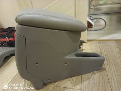 Лот: 21421590. Фото: 1. Бардачок между сидений Toyota... Салон