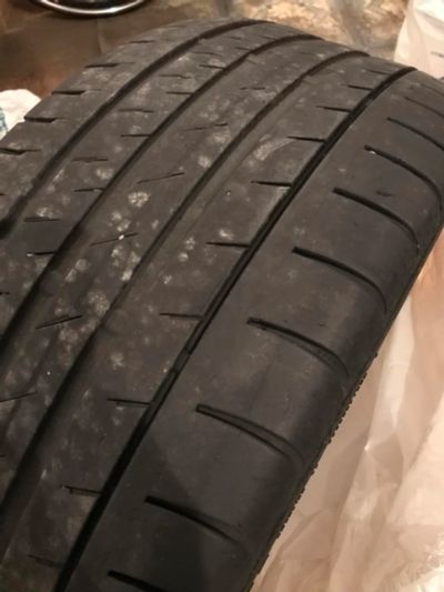 Лот: 11222376. Фото: 1. Мегарезина 2шт 235/45 R17 Контик... Шины
