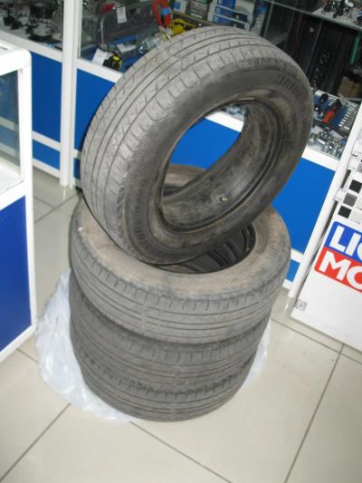 Лот: 4196410. Фото: 1. Шины Bridgestone B700 R13. Шины